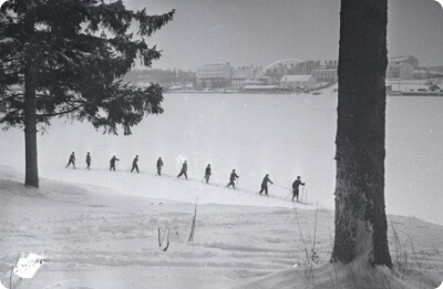 Лыжники г. Сортавала на тренировке. 1948