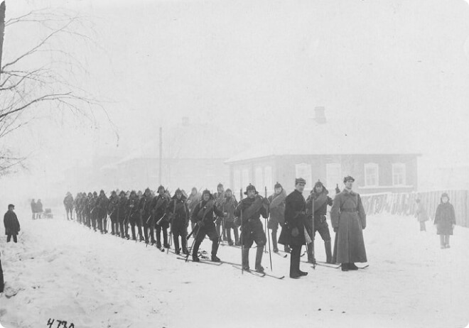 Фотография. «№ 4730. 23 февраля. День 15-й годовщины Красной Армии. Стрелки I-го отряда ВОХР – лыжники на эстафете пробега Повенец-Медвежья Гора». 23 февраля 193