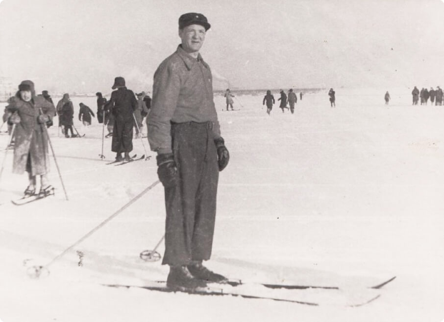 Борис Дмитриевич Лидин на лыжный прогулке. Северная Двина. Март 1949.