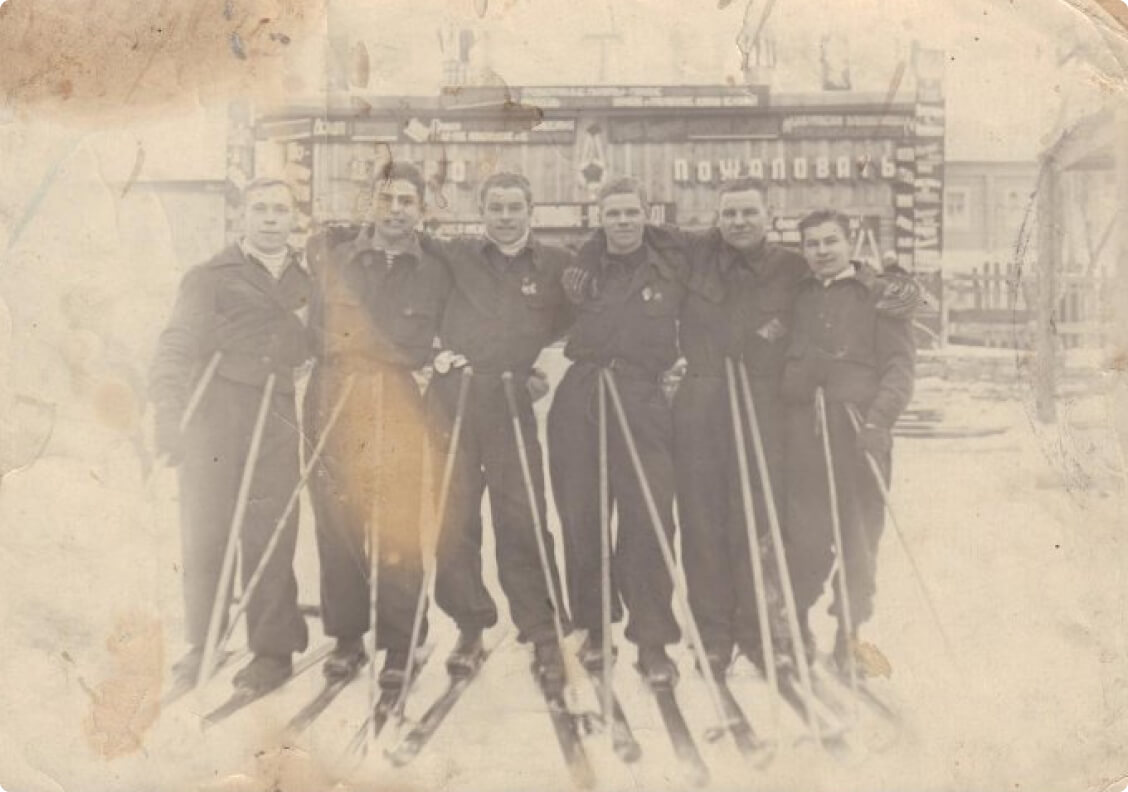 Плакат «Способы передвижения на лыжах». 1941